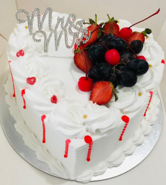 Wedding love cake with fruits(whipping cream)